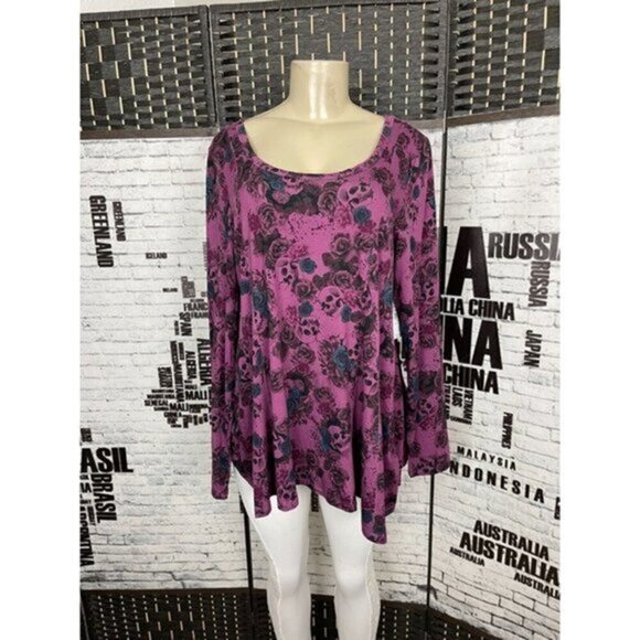 Torrid 1 Purple Skull & Rose Print Scoop Neck Curved Flare Hem Long Sleeve Top - Picture 1 of 6